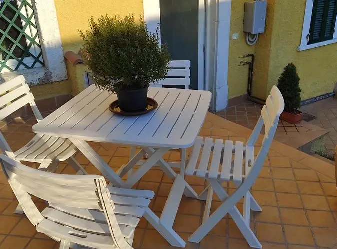 A Due Passi Dal Castello * San Pio delle Camere